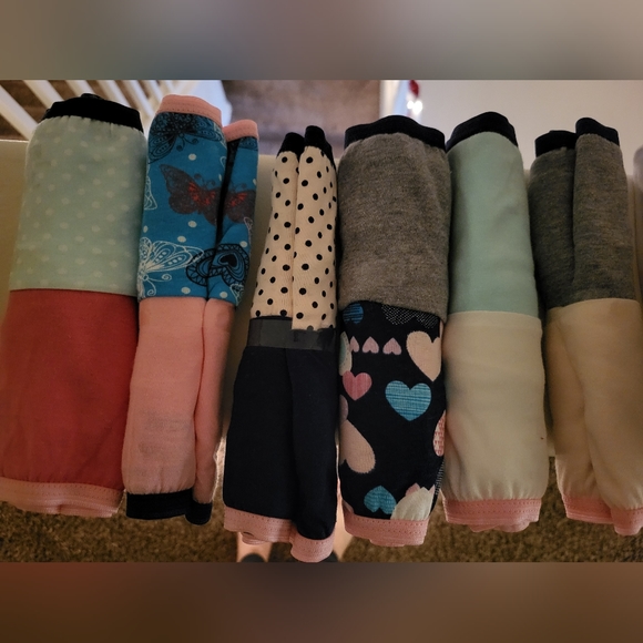 Girls Hanes underwear - Picture 2 of 6